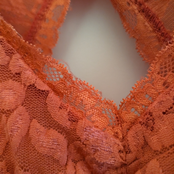 DONATING FRIDAY Open Back Lace Top - Picture 5 of 8